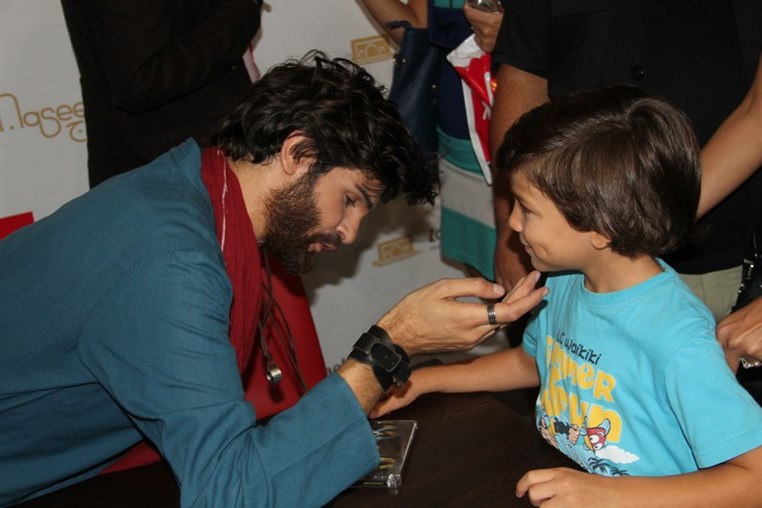 NASEEJ Album Signing